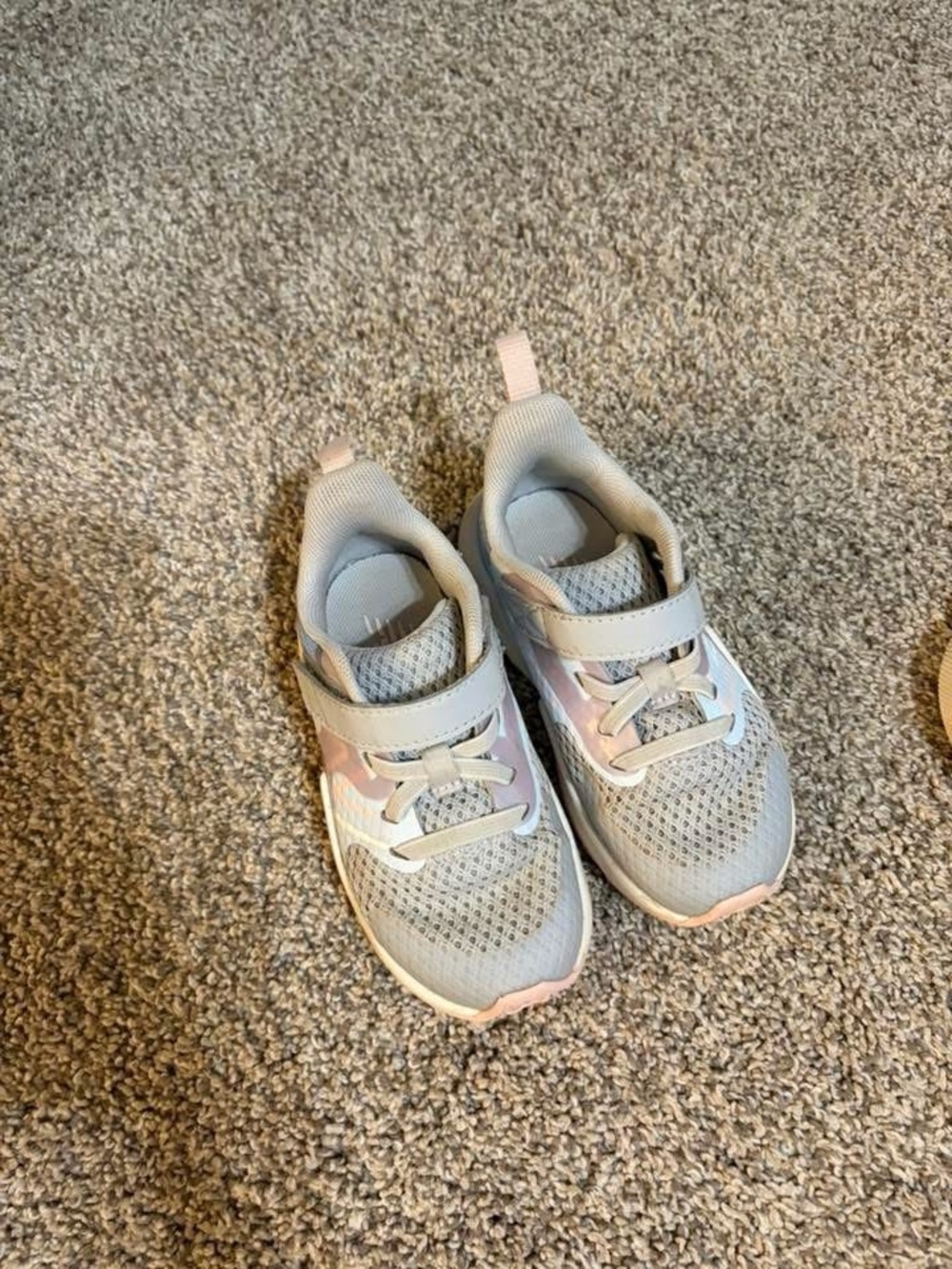 New Balance Kids Mesh Sneakers in Light Gray and Pink